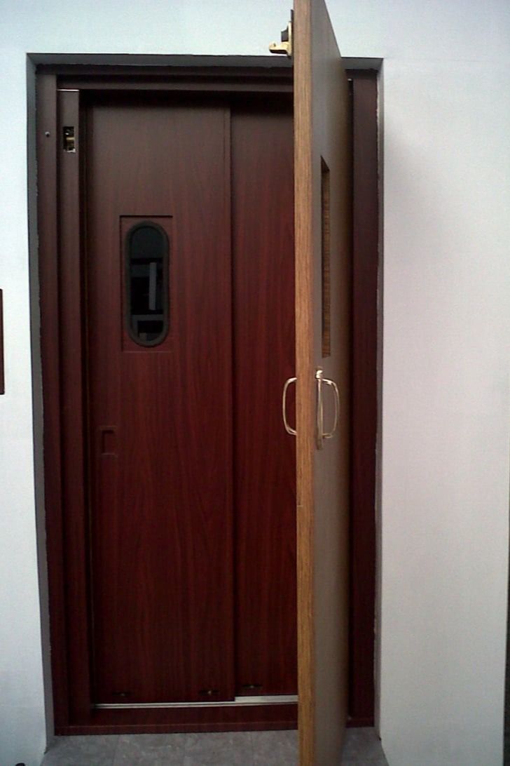 lift door